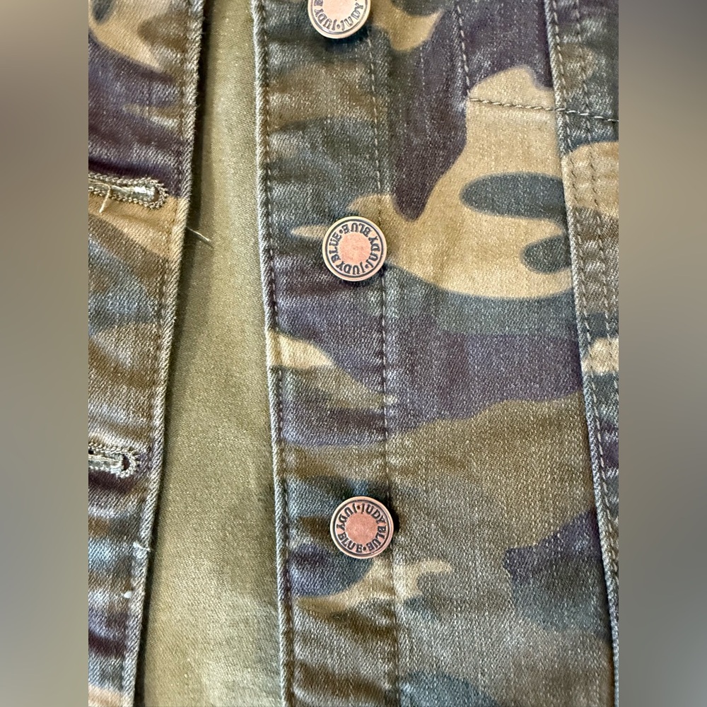 Judy Blue Camouflage Women's Denim Jacket size Small - Picture 12 of 16